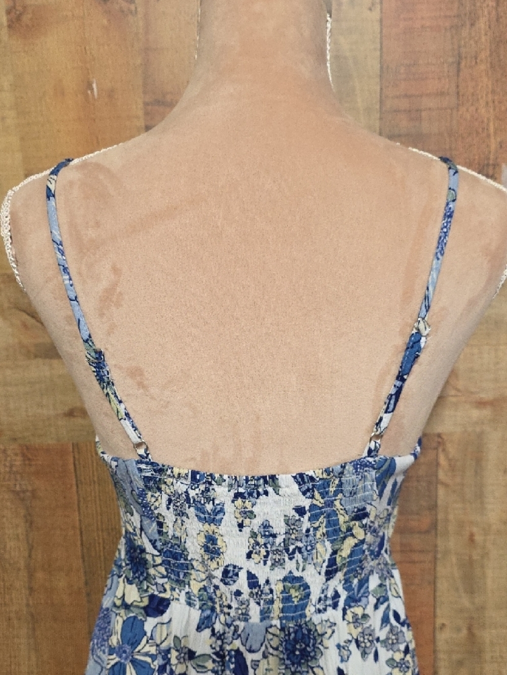 Clearence - Angie Blue and White Floral Spaghetti-Strap Mini Dress - Picture 4 of 8